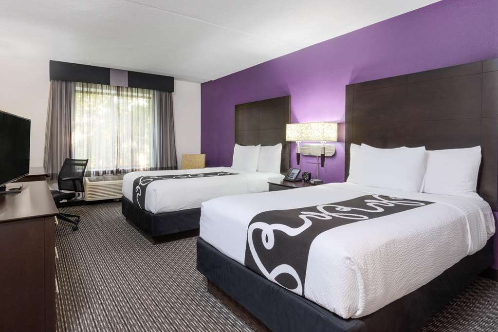 La Quinta Inn & Suites by Wyndham Clifton Rutherford - photo 16