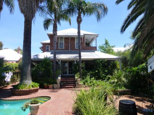 Lakeside Bed & Breakfast — 4-Star Luxury Hotel in Perth, Australia