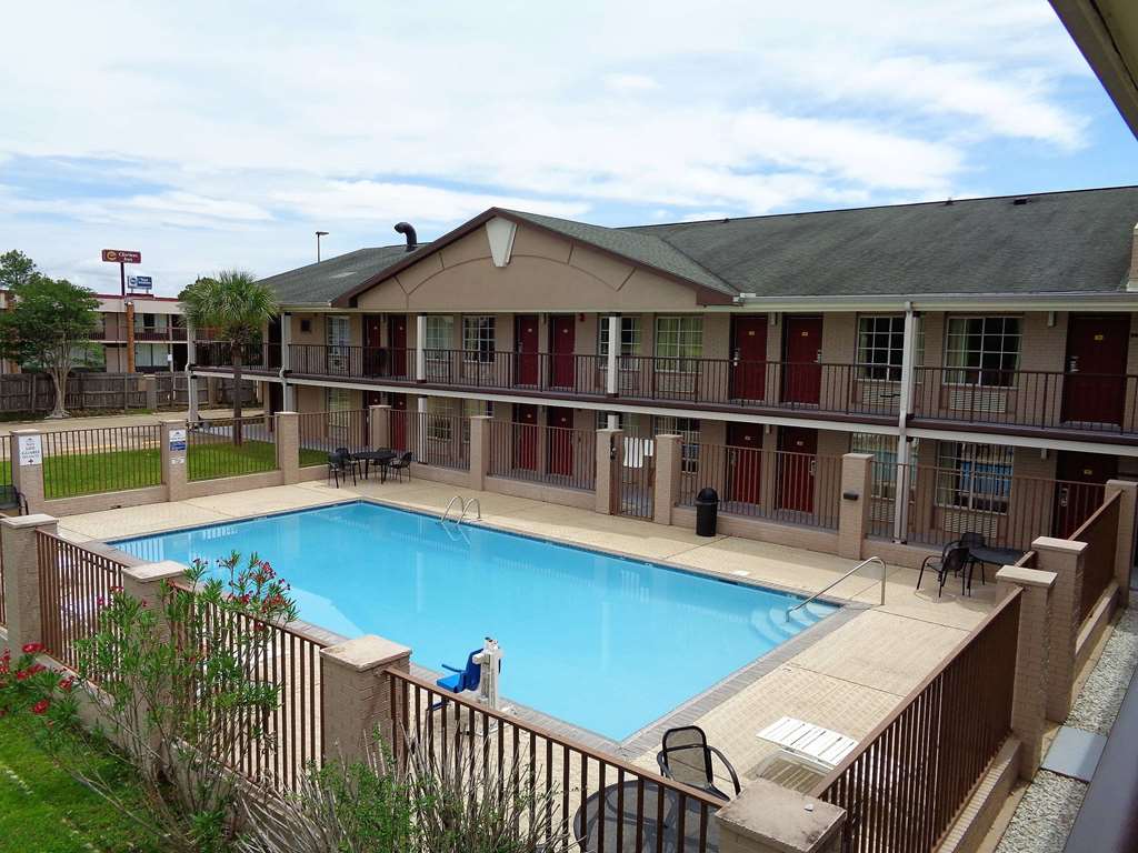 Super 8 by Wyndham Gulfport Airport NW Near Biloxi - photo 6