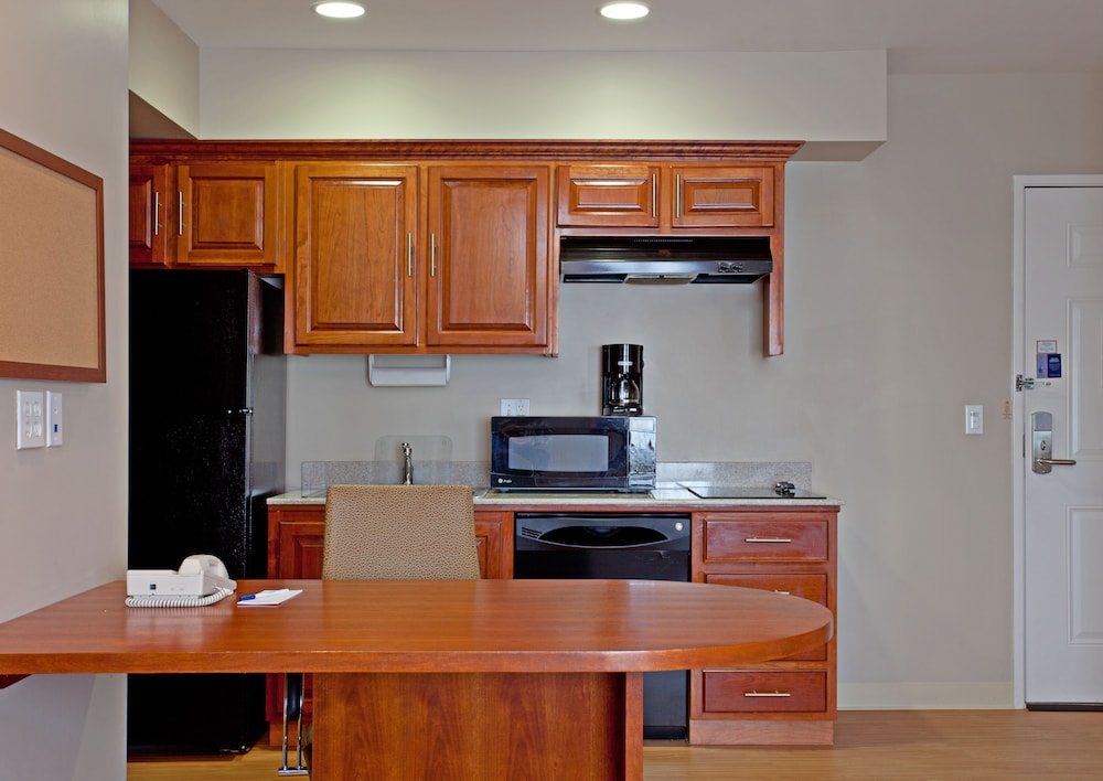Candlewood Suites LAX Hawthorne by IHG - photo 7