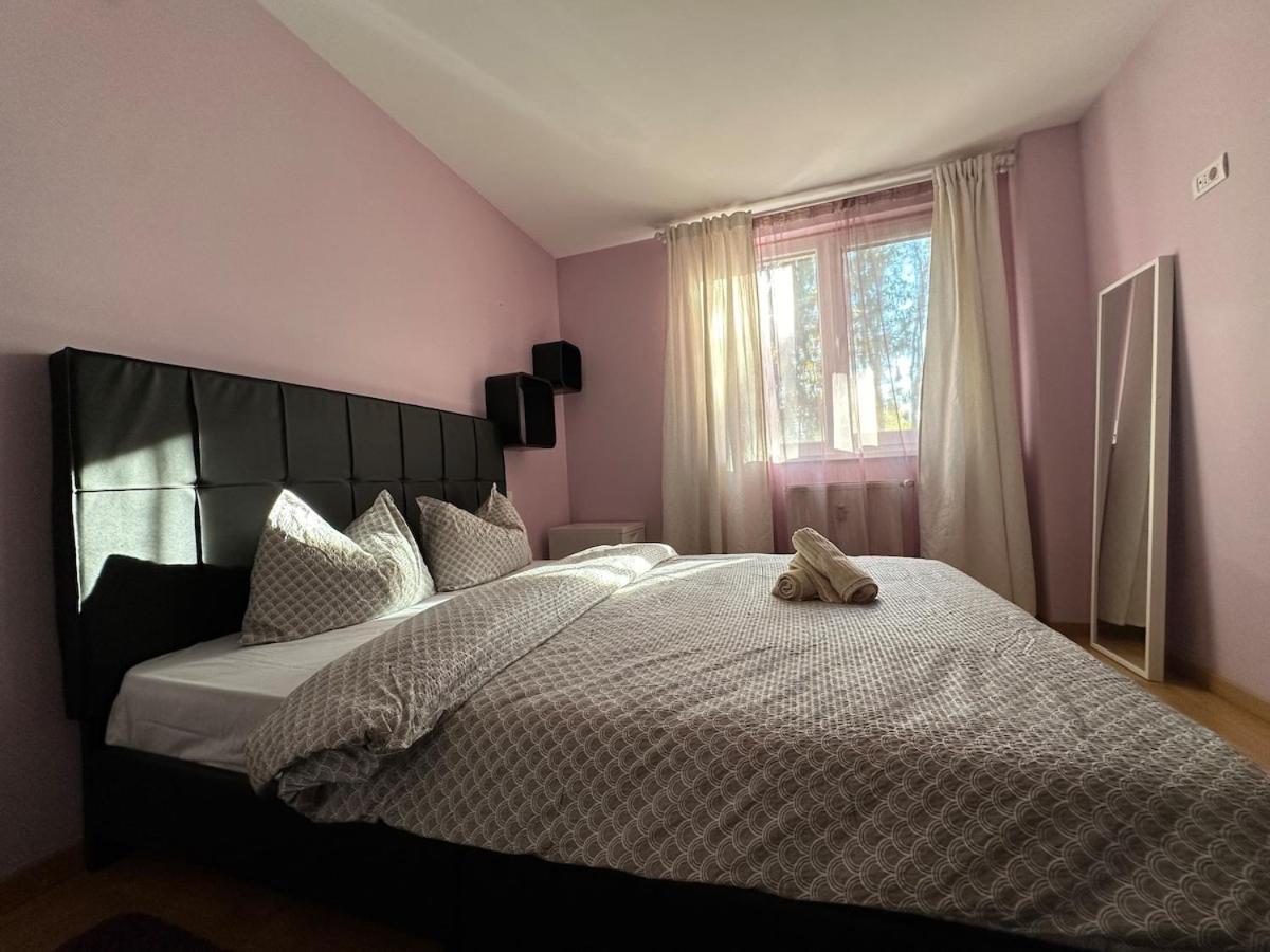 Spacious 2Bedroom Living Room Apartament Comfort — 4-Star Luxury Hotel in Bucharest, Romania