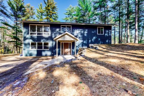 Mitchell Point Cottage — 4-Star Luxury Hotel in Eagle River, United States