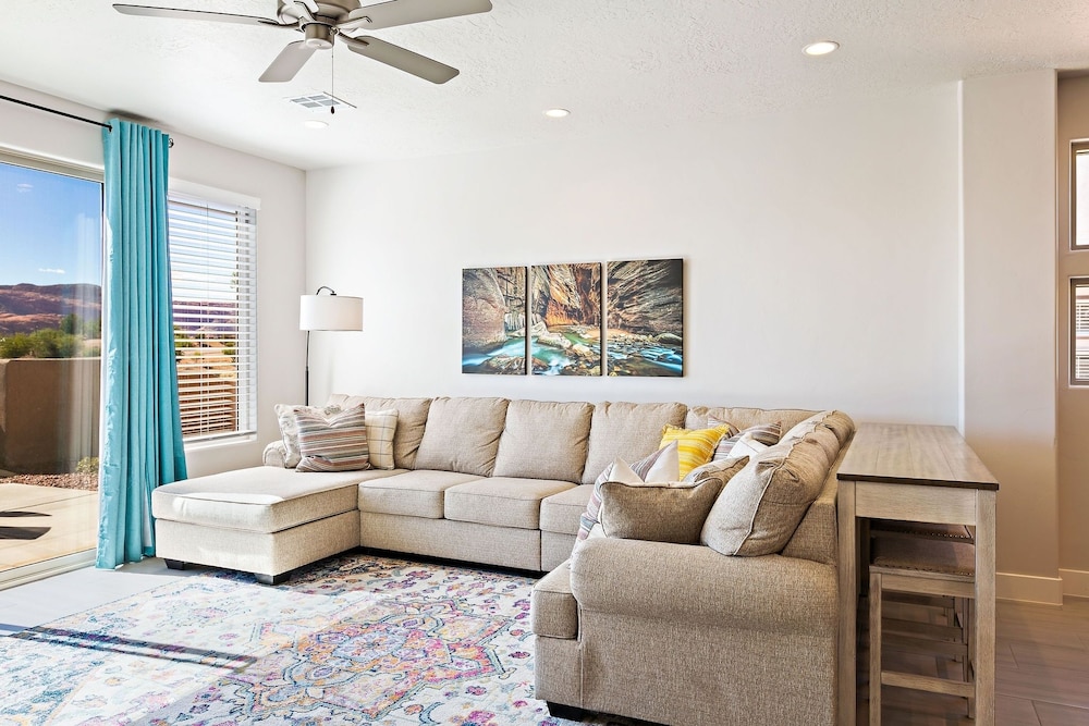 Triple R Getaway by RedAwning in Ivins, United States