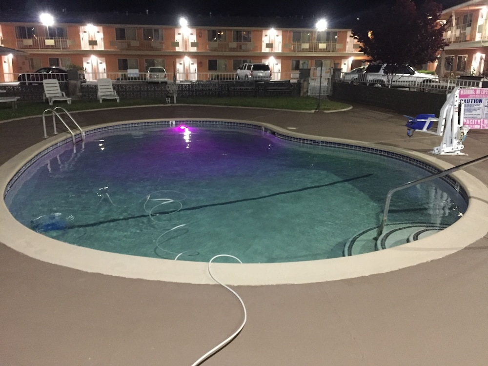 The River Inn and Suites - photo 18