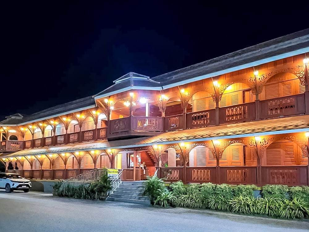 Waraporn Grand Mountain Hotel — hotel in Wang Saphung