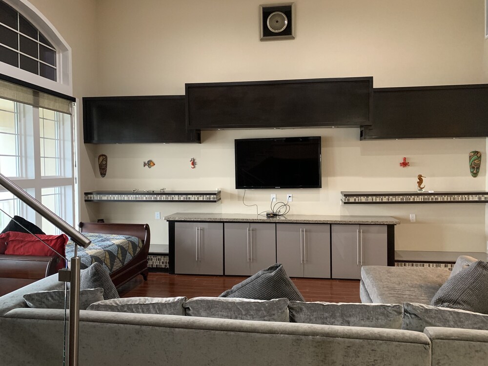 Blue Bay Inn & Suites - photo 35