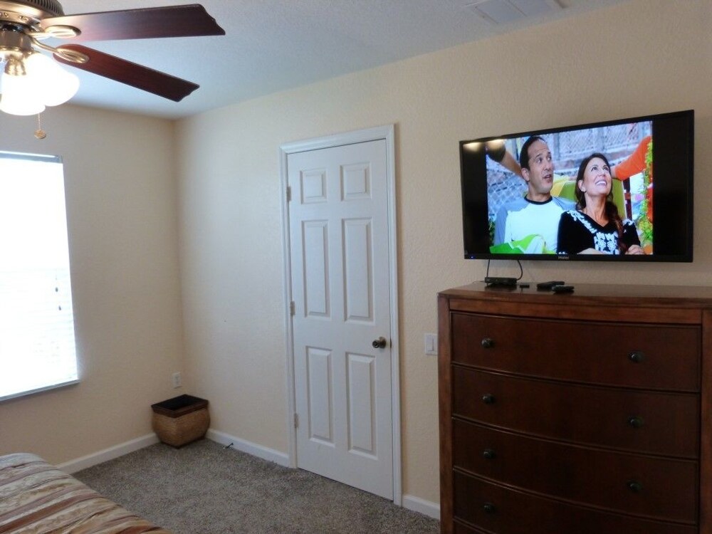 Stunning 6 Bedroom 4 Bath Pool Home in the Windsor Hills Resort - photo 8