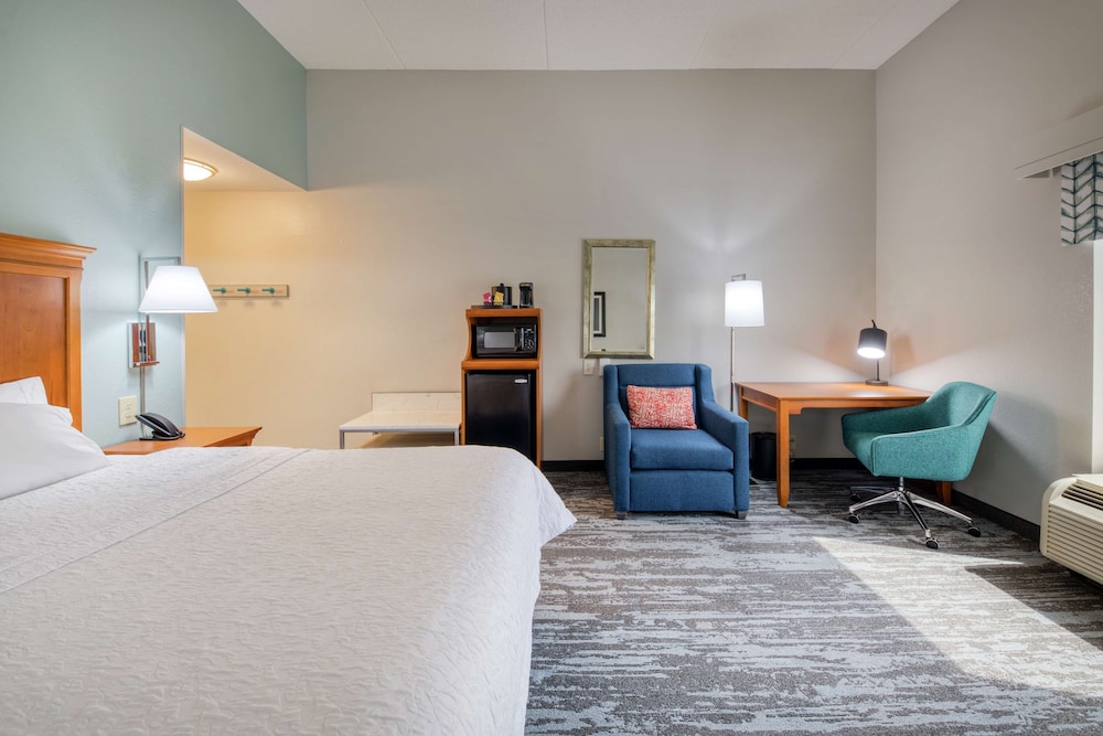 Hampton Inn Wilmington University Area Smith Creek Station - photo 27