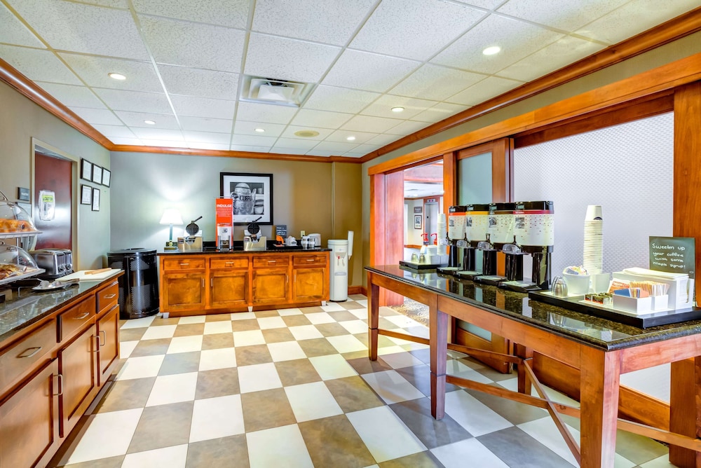 Hampton Inn Boston Norwood - photo 47