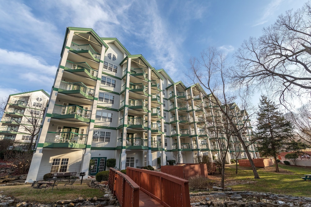 Carriage Place - carbon neutral hotel in Branson