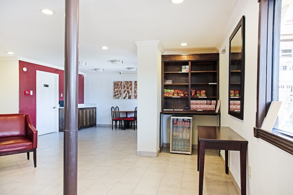 OYO Hotel McAllen Airport South - photo 60