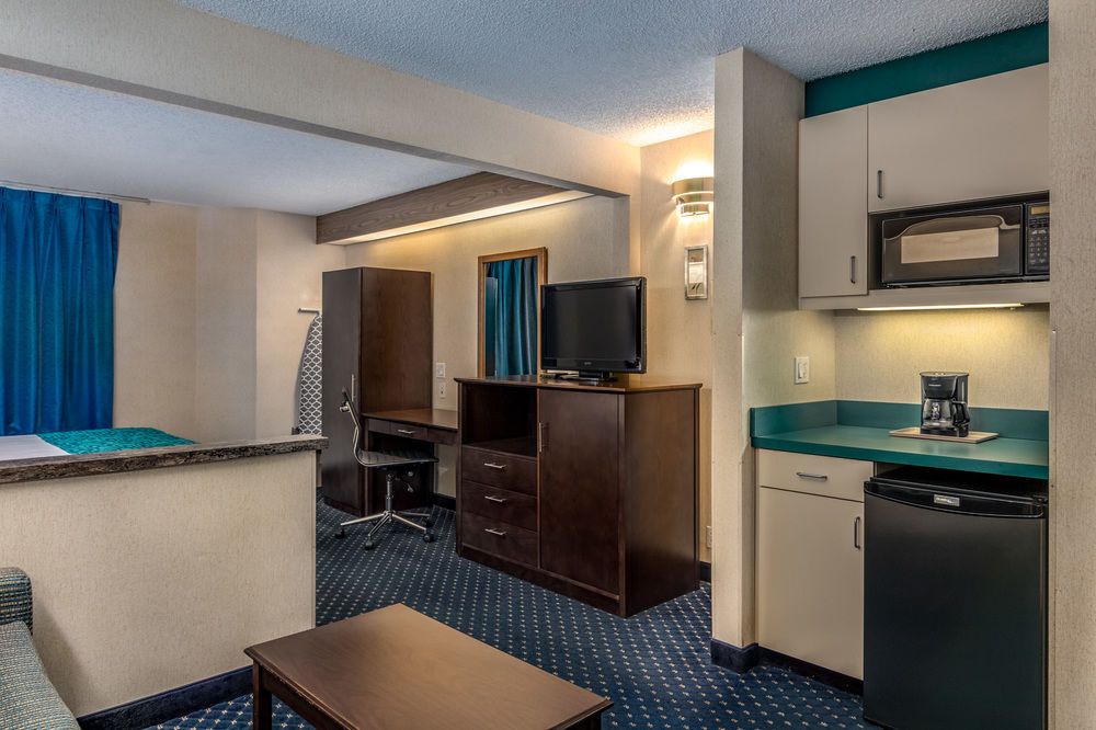 Howard Johnson Inn and Suites by Vancouver Mall - photo 9