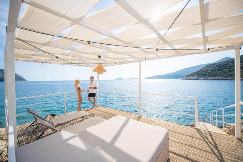 Beachfront Sari Villa With Private Swimming Pool — 4-Star Luxury Hotel in Kalkan, Turkey