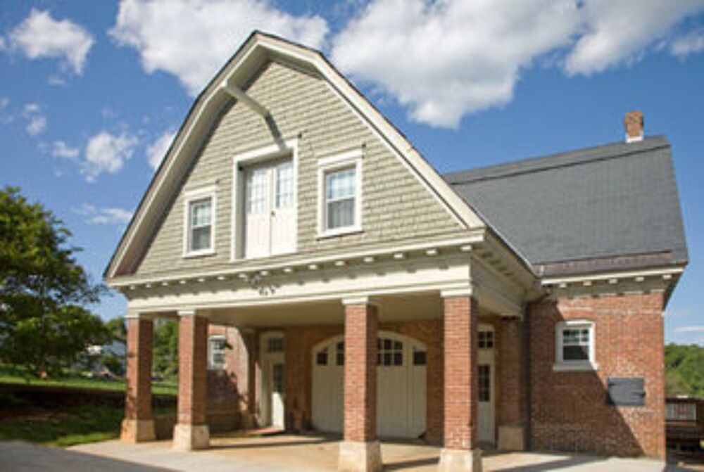 The Carriage House Inn Bed & Breakfast - photo 36