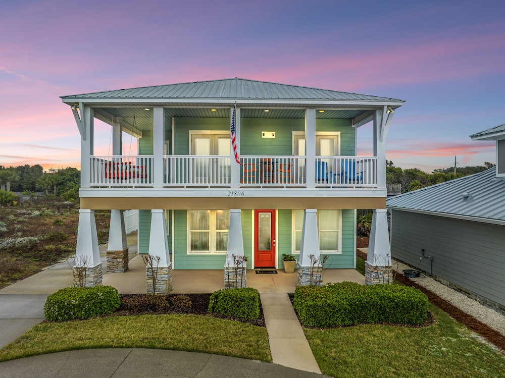 5 Bed 5 Bath Beach Home only a 3 Minute Walk To The Beach Sleeps 12 — 4-Star Luxury Hotel in Panama City Beach, United States