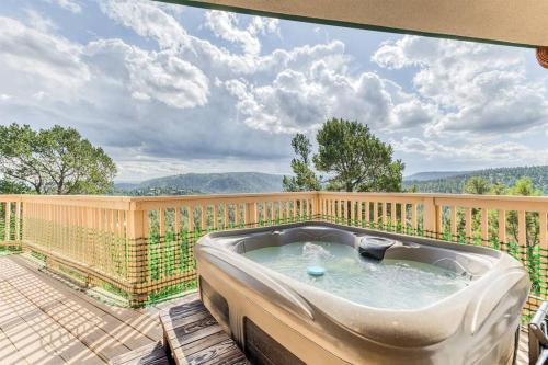 Mesa Verde Hot Tub Pedestal Octagon Home Mount — 4-Star Luxury Hotel in Ruidoso, United States