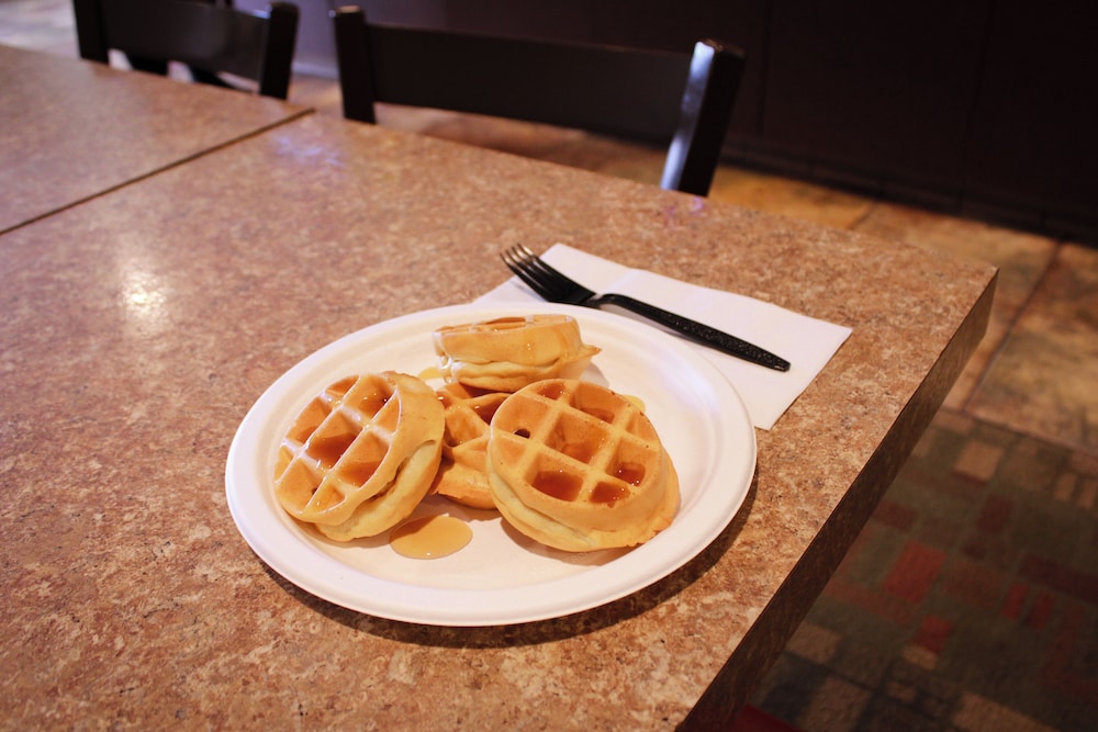 Canby Inn And Suites - photo 31
