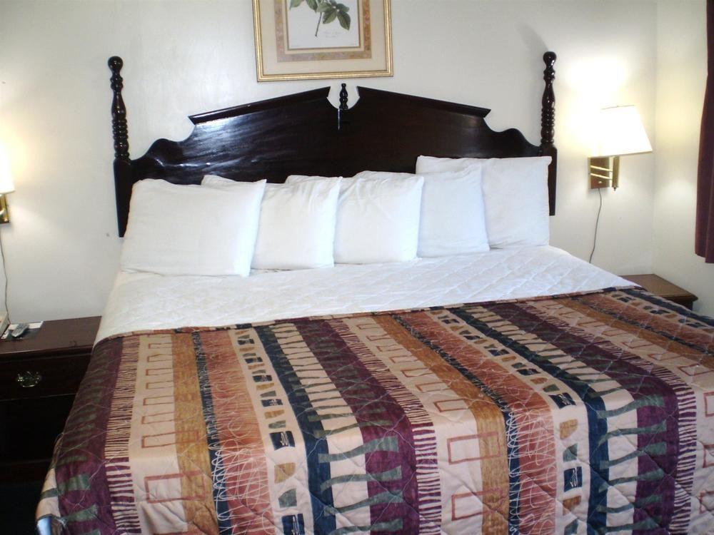 Sunrise Inn Brownsville - photo 15