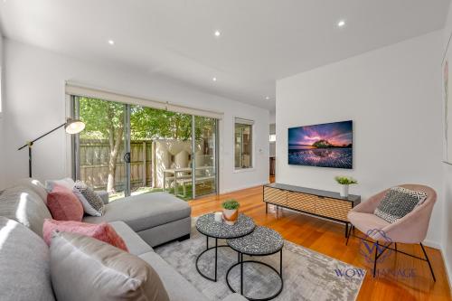 Relaxing Getaway Oasis with Patio in Charming Kew - carbon neutral hotel in Melbourne