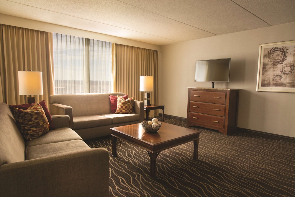 Hilton Kansas City Airport - photo 12