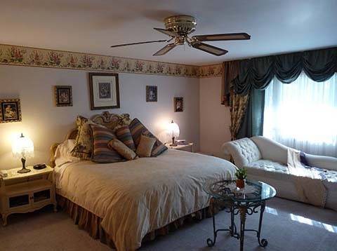 Les Diplomates B&B Executive Guest House — 4-Star Luxury Hotel in Waterloo, Canada