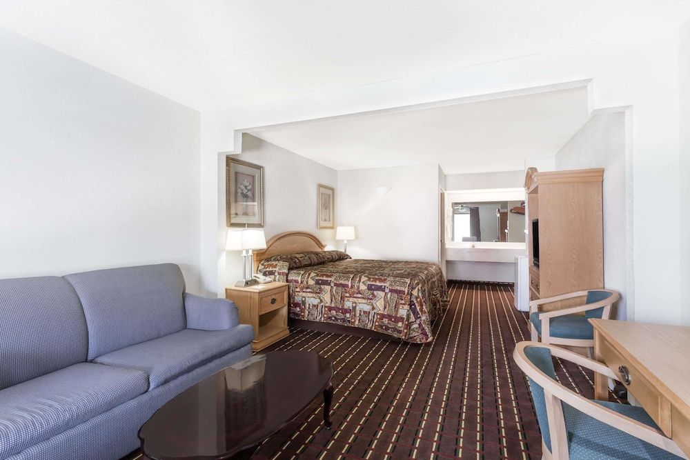 Brentwood Inn & Suites - photo 13