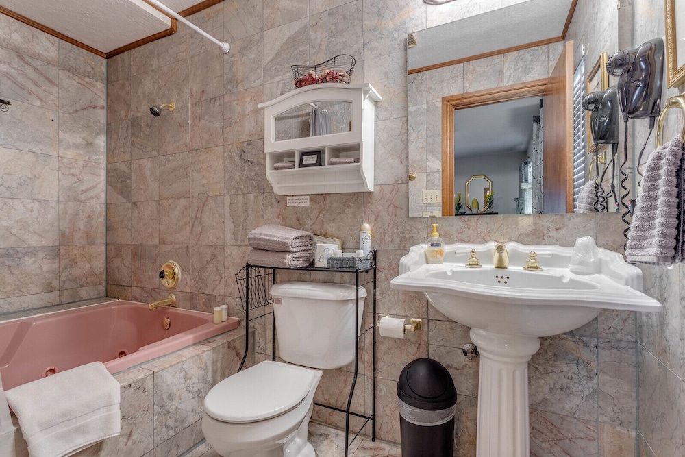 The Whispering Pines Inn Bed & Breakfast - photo 39