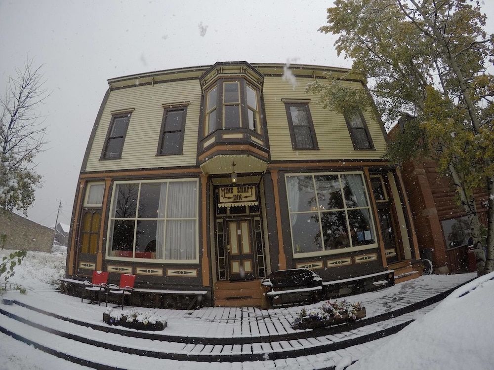 Mine Shaft Inn Hotel & Hostel - photo 15