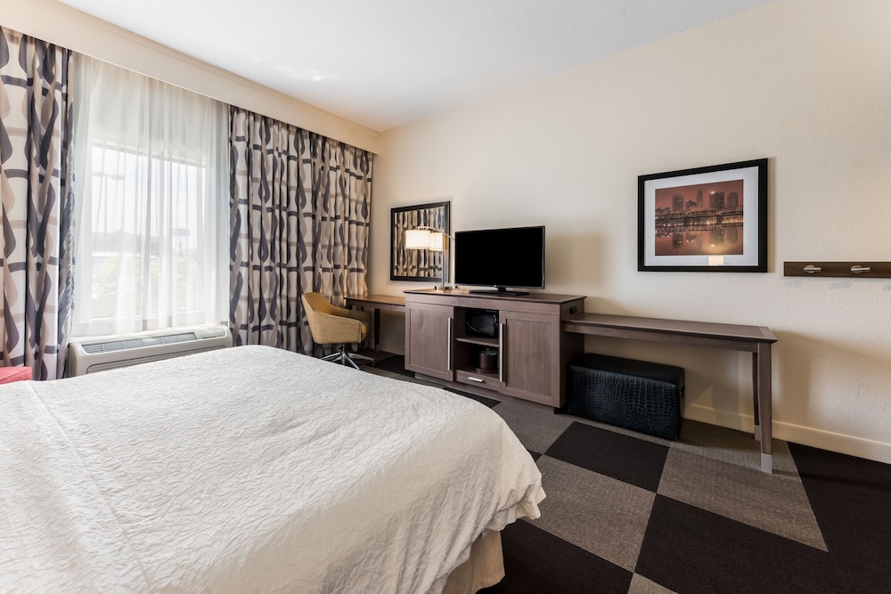 Hampton Inn by Hilton Columbus I 70E Hamilton Rd - photo 9
