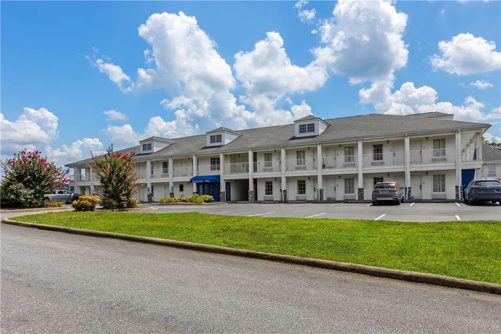 Baymont by Wyndham Forest City — hotel in Forest