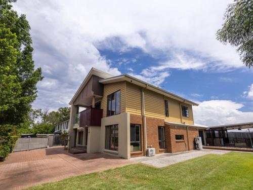 Stylish 6BR Family friendly House Stretton — 4-Star Luxury Hotel in Algester, Australia