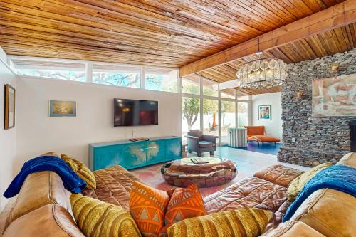 Lounge Poolside Scottsdale Gem with Game Room — 4-Star Luxury Hotel in Scottsdale, United States