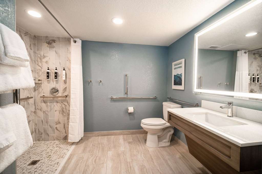 La Quinta Inn & Suites by Wyndham Cocoa Beach Oceanfront - photo 36