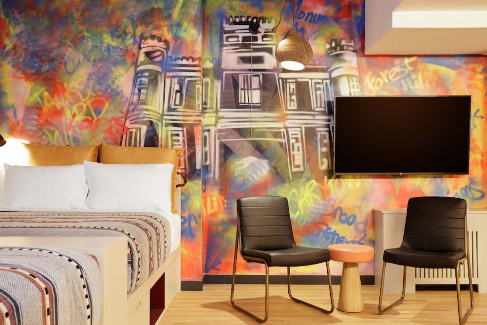 Moxy Richmond Downtown - photo 17