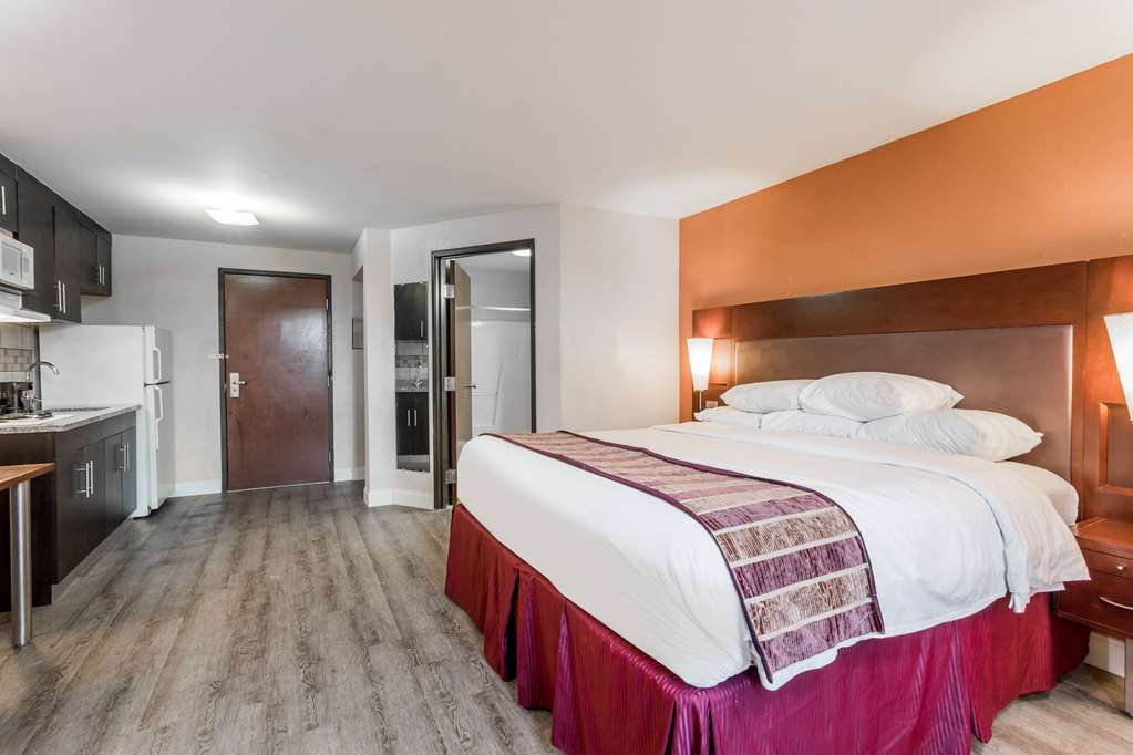 Days Inn & Suites by Wyndham Rocky Mount Golden East - photo 22