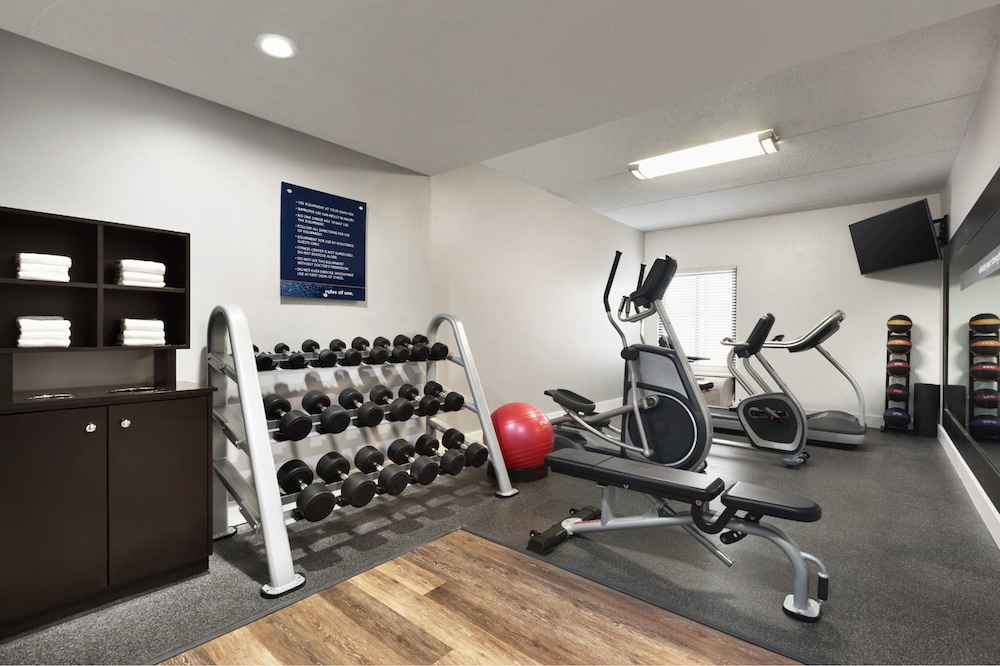 Hampton Inn Waycross - photo 16
