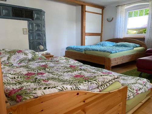 Ferienzimmer Oelhaf Zimmer mit Couch Self Check In mit Key Tresore — hotel in Wilhelmsdorf