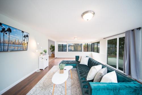 4 BR Home with Game Room Family Friendly Centrally Located — 4-Star Luxury Hotel in San Diego, United States