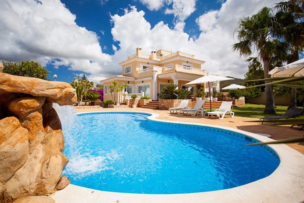 Villa Amalia — 4-Star Luxury Hotel in Sant Josep De Sa Talaia, Spain