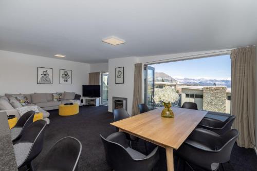 Wanaka 3BR Apt Mountain Views & Resort Pools in Wanaka, New Zealand