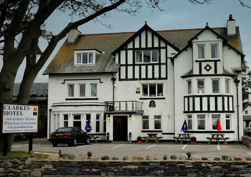 The Clarkes Hotel — hotel in Barrow In Furness