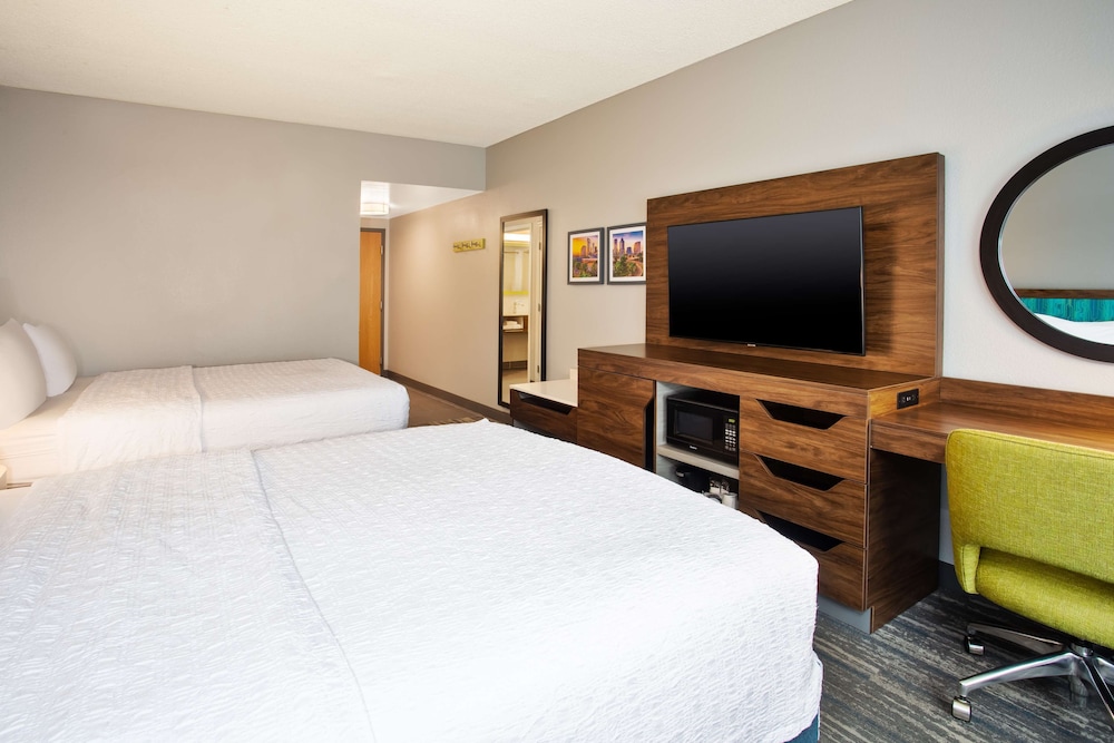 Hampton Inn & Suites Tampa East - photo 11