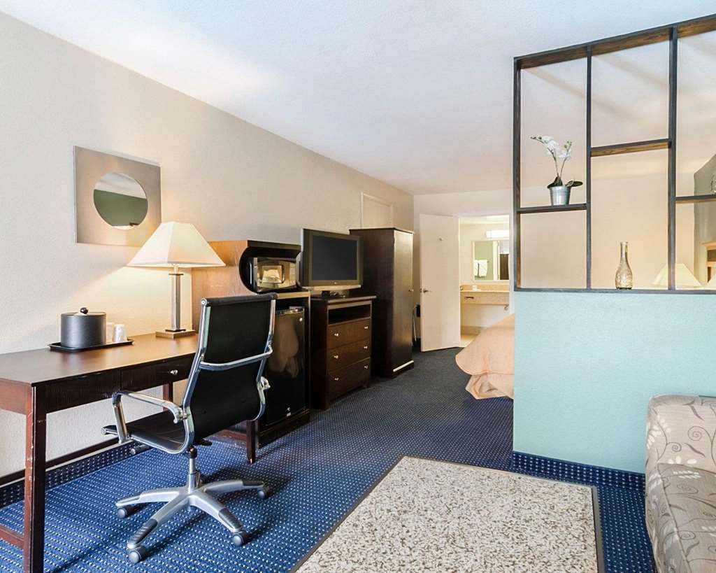 Rodeway Inn & Suites Williamsburg Central - photo 14