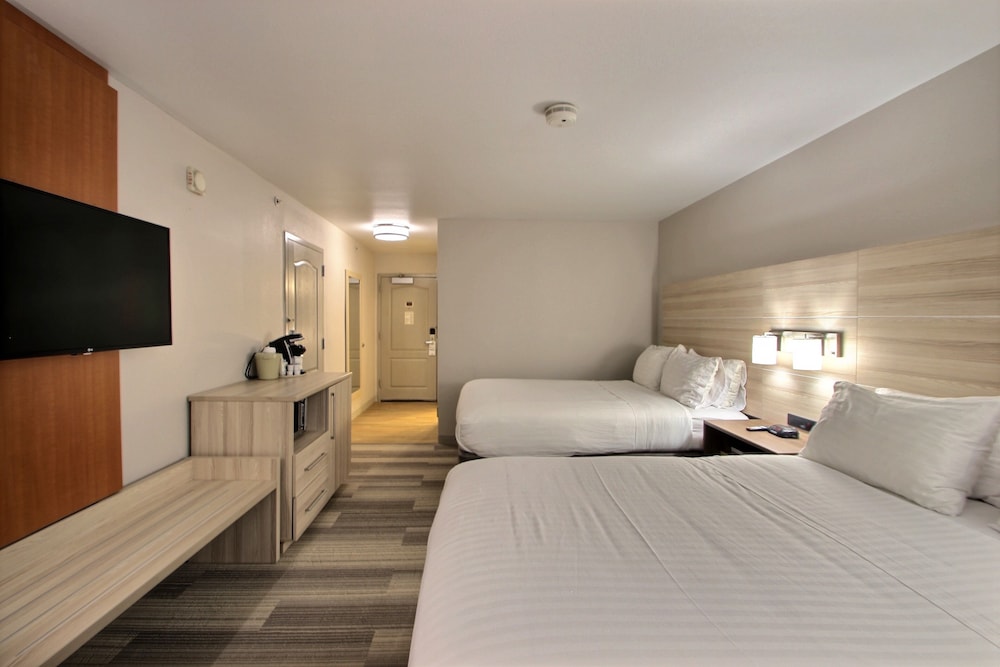 Holiday Inn Express Hotel & Suites Milwaukee Airport by IHG - photo 55