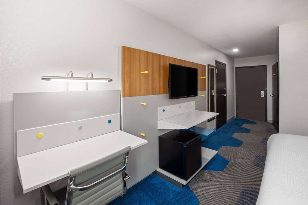 Microtel Inn & Suites by Wyndham Buda Austin South - photo 10