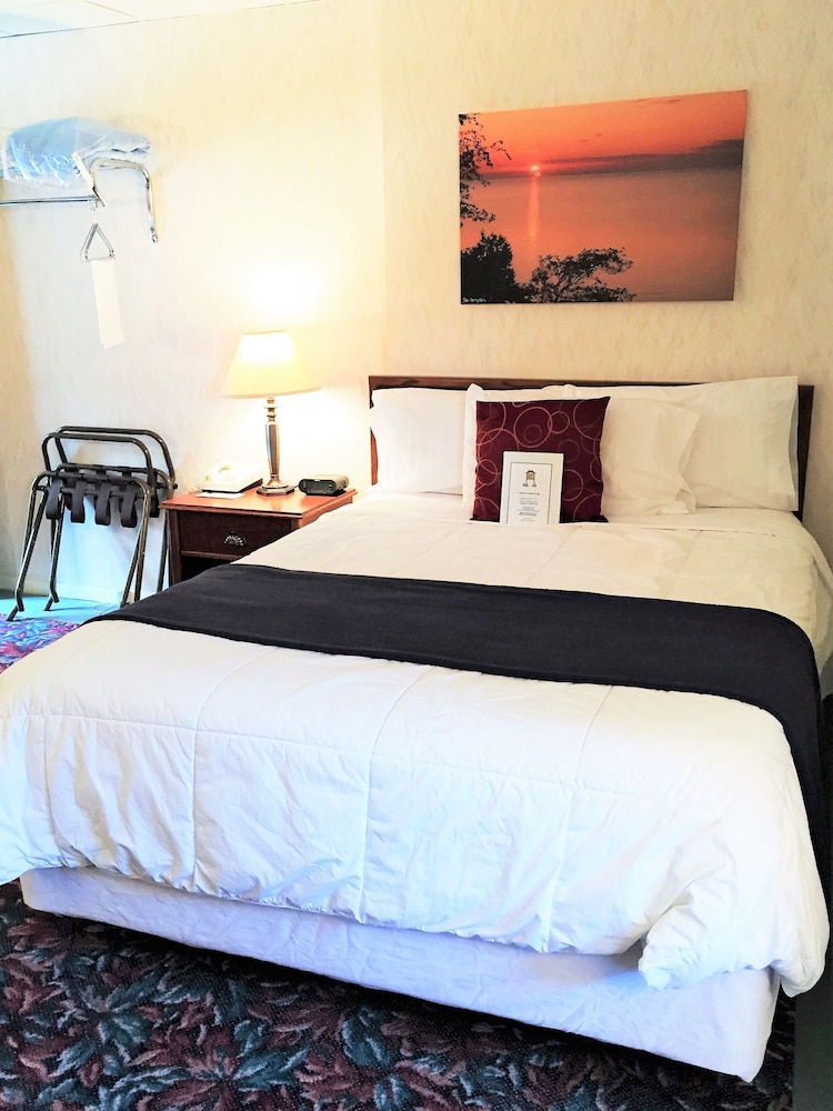 Cedar Motor Inn - photo 4