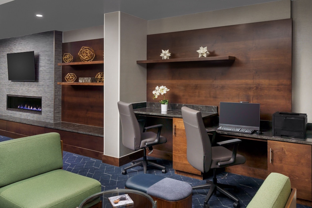 Courtyard by Marriott Manchester Boston Regional Airport - photo 28