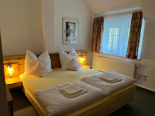 Attikos Hotel & Restaurant — hotel in Lengenfeld