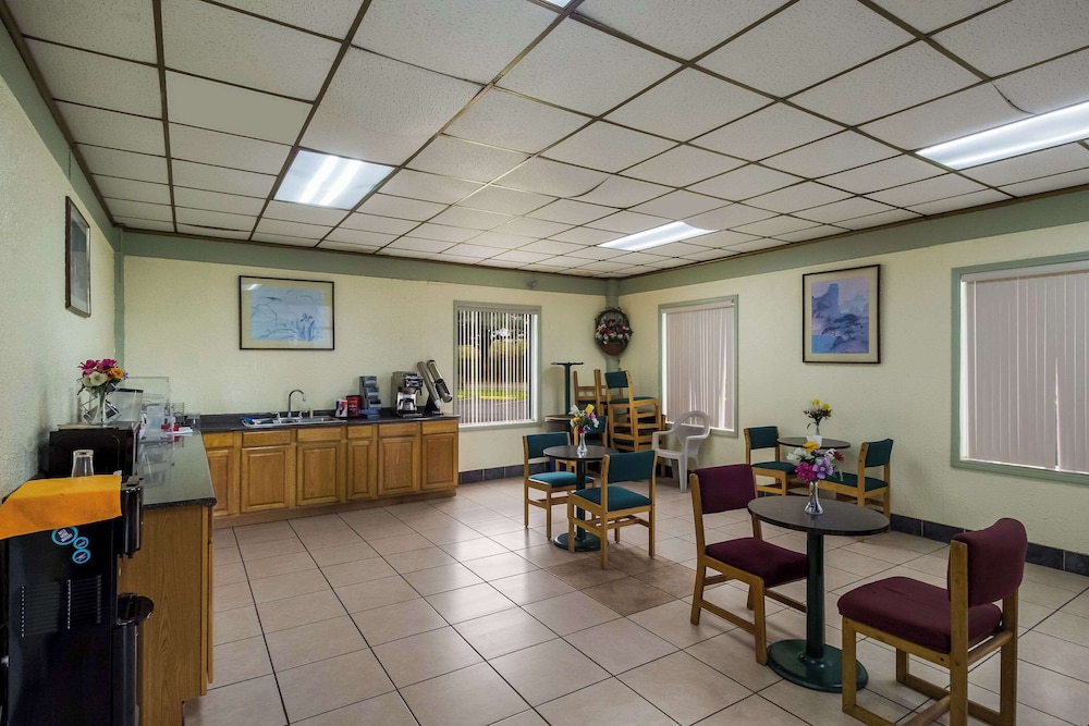Rodeway Inn Conference Center - photo 29
