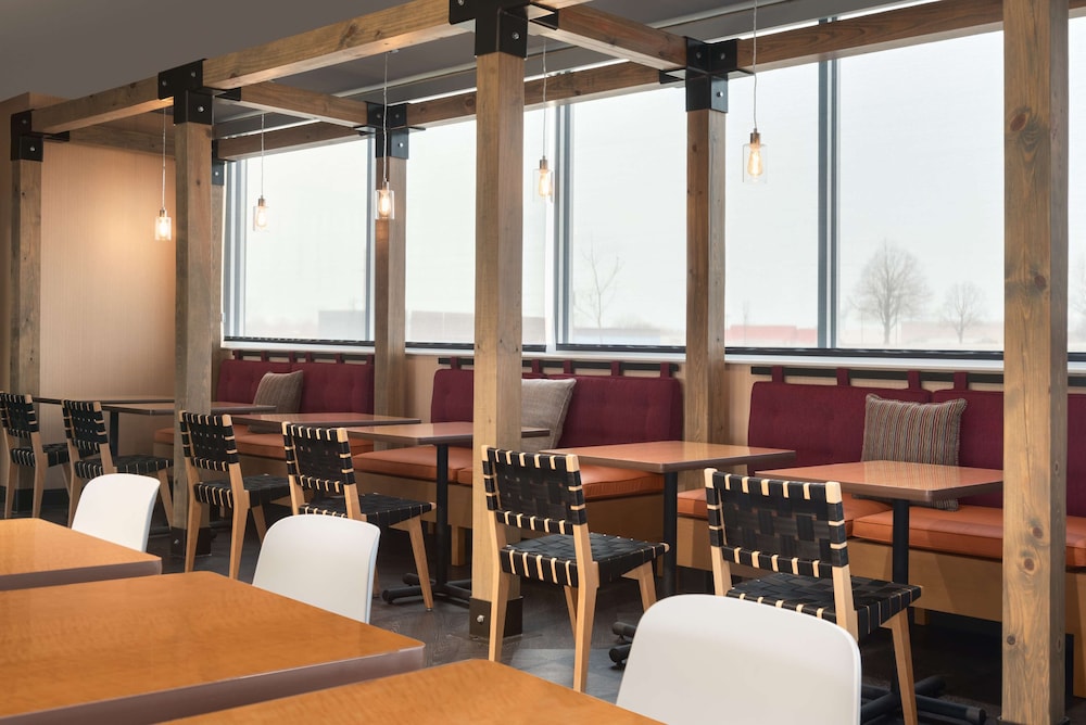 Tru by Hilton Cedar Rapids Westdale - photo 5